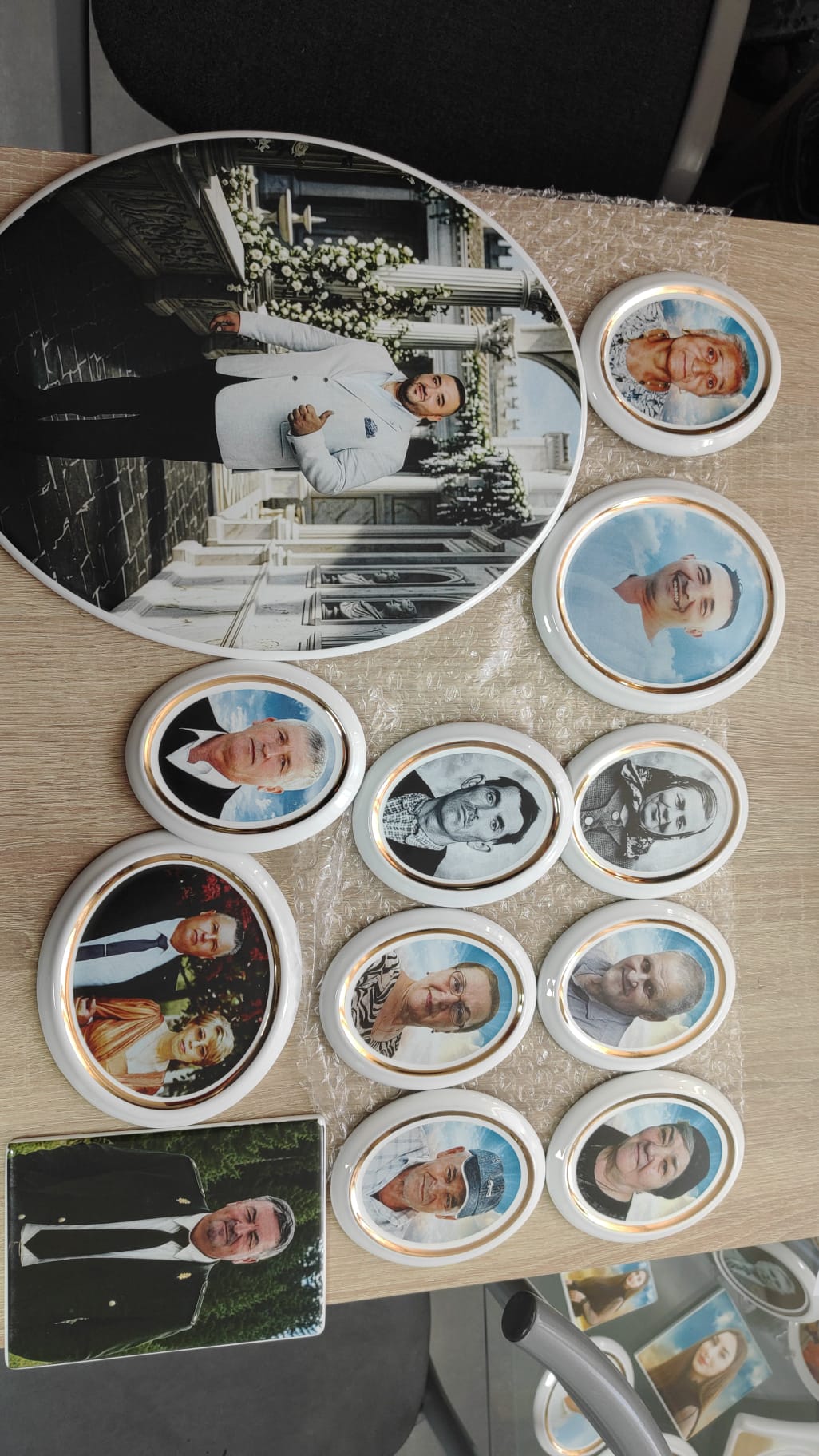 Colecție de portrete fotoceramice finalizate